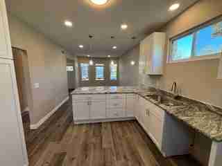 3408 Townsend  kitchen 2.jpg